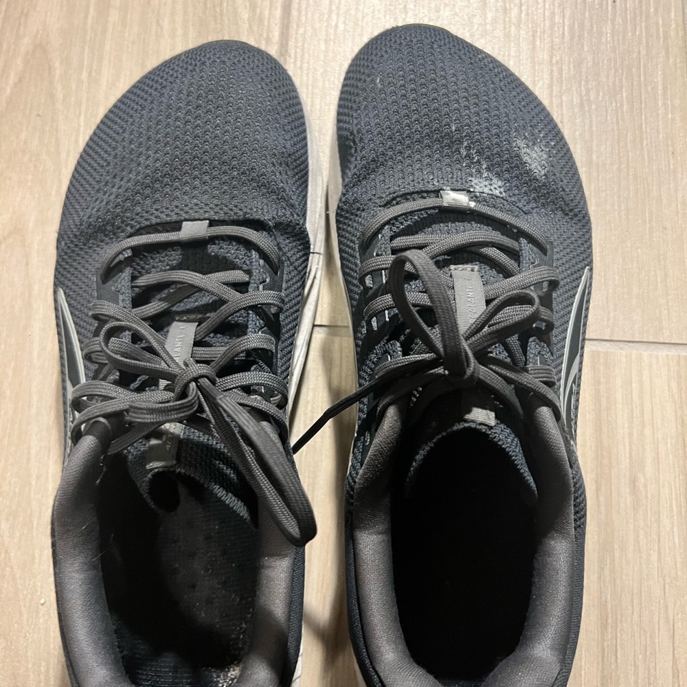 Women’s Altra Esclante zero drop size 9.5